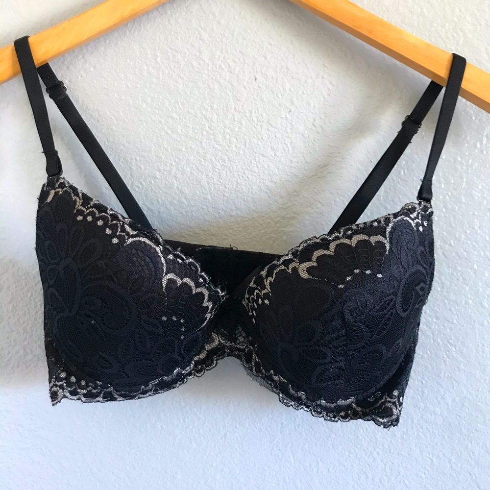 Black lace bra. Size 34B